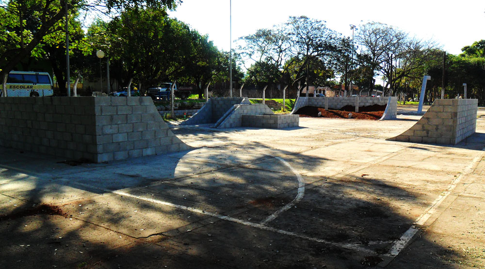 Primeira pista de skate da cidade começa a tomar forma